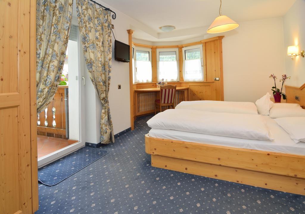 Hotel Silvana Selva di Val Gardena Oda fotoğraf